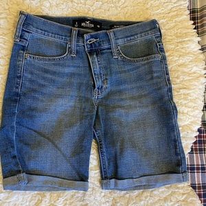 Hollister mid rise stretch shorts size 26 with 7” inseam.